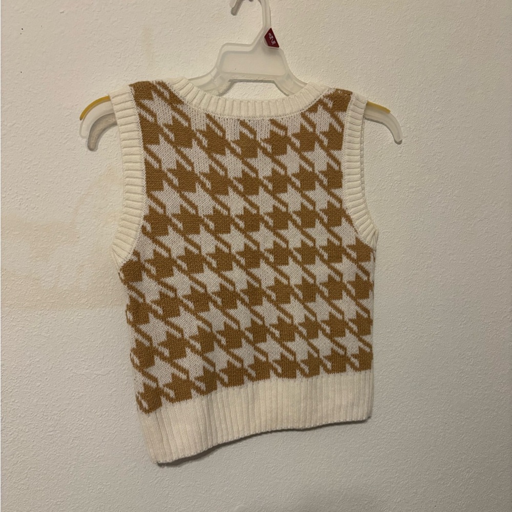 Pink Rose V-Neck Sweater Vest in Tan and White - Picture 3 of 3